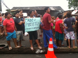 Moradores querem inclusão em programa social (Foto: Rádio Amazonas FM)