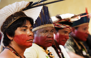 Índios acompanham julgamento no STF sobre legalidade de terras indígenas no sul da Bahia (Foto: Foto:Nelson Jr./SCO/STF (02/05/2012) )