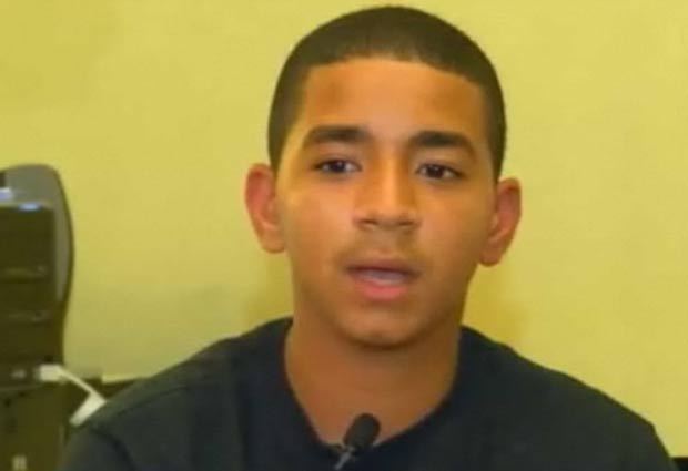 No ano passado, um adolescente de 14 anos foi suspenso em uma escola pública em Palm Bay, no estado da Flórida (EUA), porque deu um abraço em uma colega. Nick Martinez foi suspenso por exposição pública de afeto. (Foto: Reprodução)