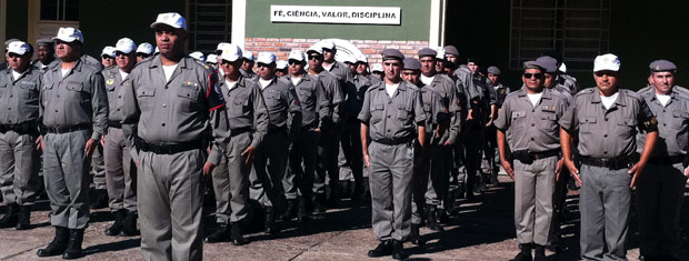 Policiais militares se apresentaram na Academia de Polícia de Porto Alegre (Foto: Patrícia Cavalheiro/RBS TV)