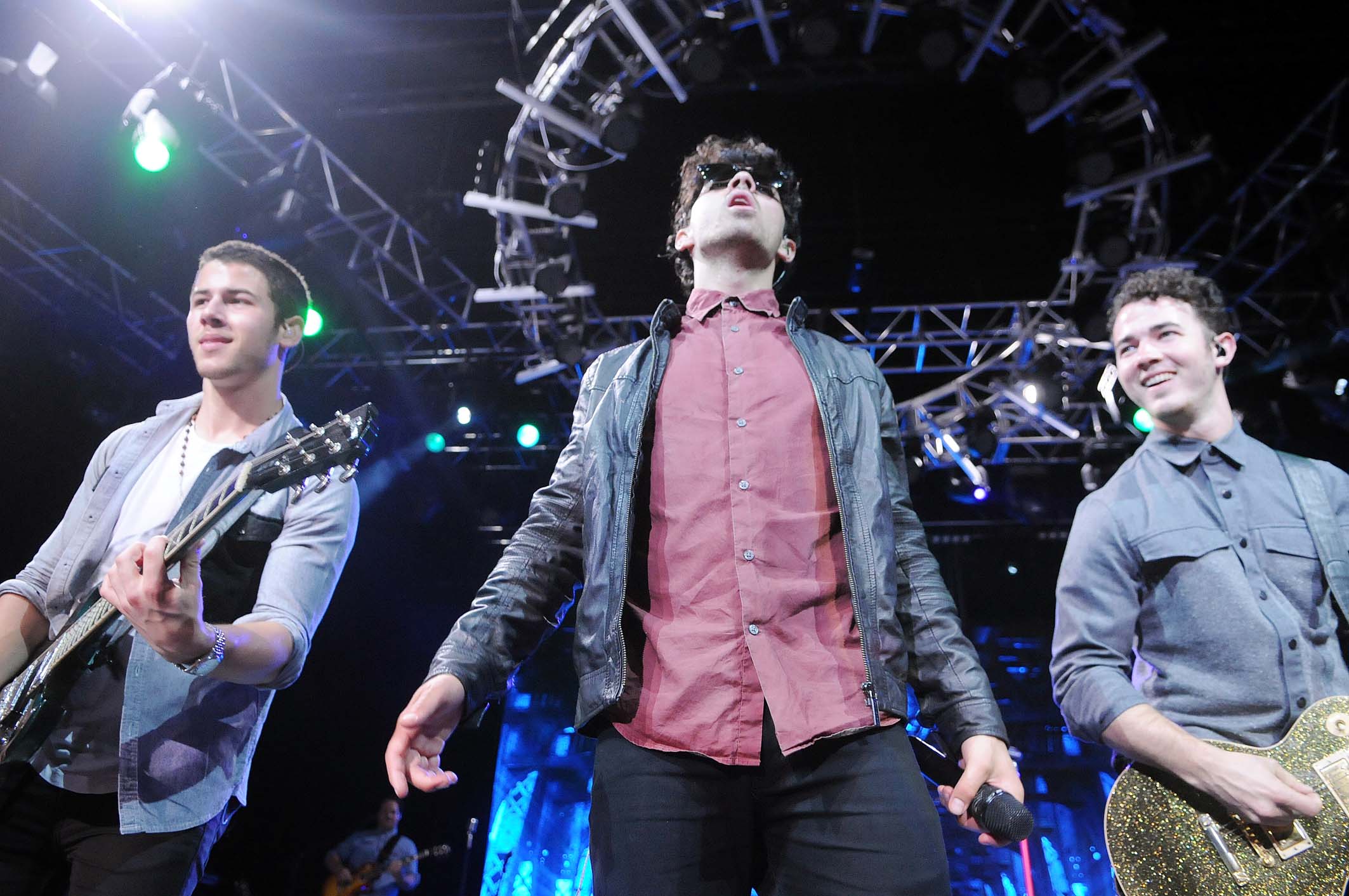 Os Jonas Brothers se apresentaram na noite desta terça-feira (12), no Citibank Hall, no Rio de Janeiro: cerca de cinco mil pessoas acompanharam o show