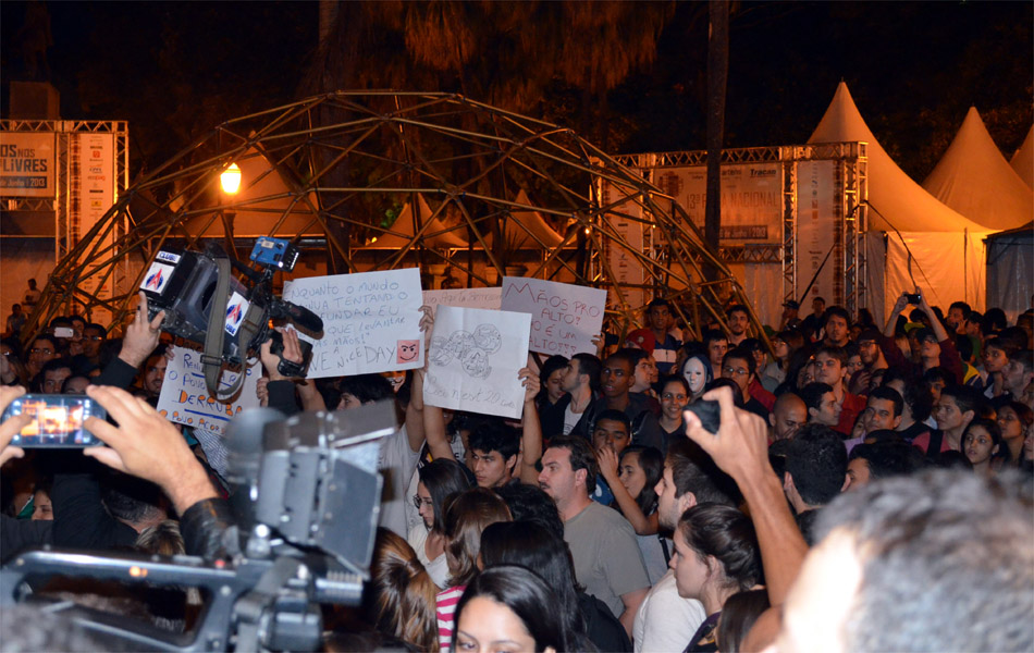 Movimento teve participação de 400 pessoas, segundo a Polícia Militar