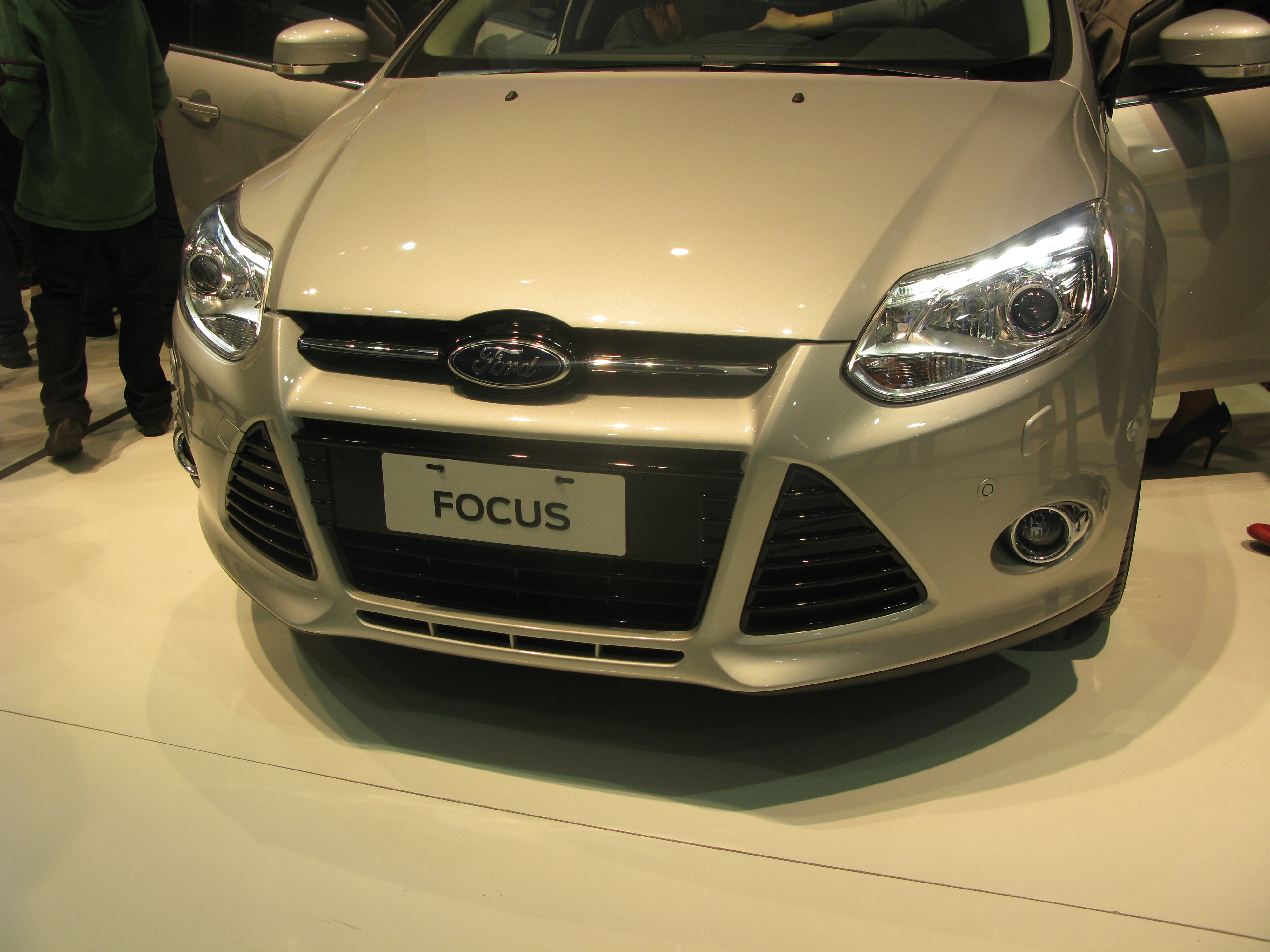 Lançada na Europa no ano passado, terceira geração do Ford Focus chega em outubro nas carrocerias hatch e sedã