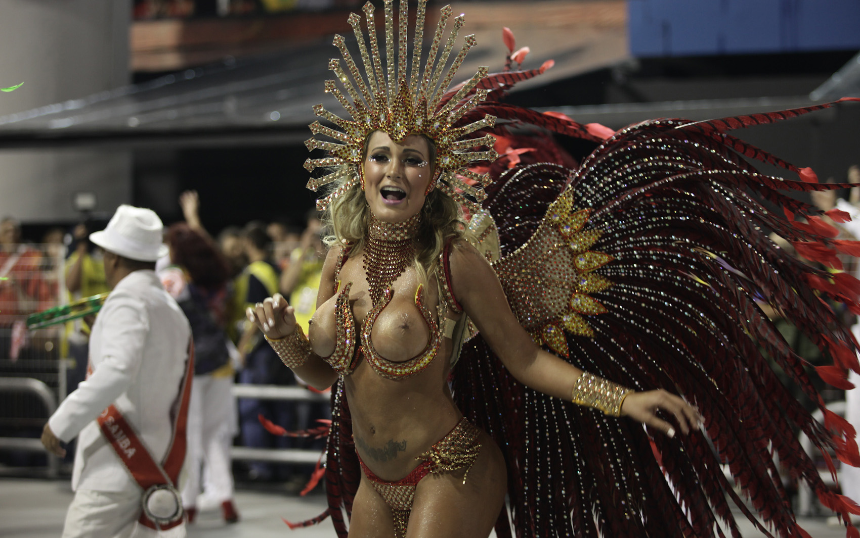 смотреть бразильский карнавал с голыми фото 97