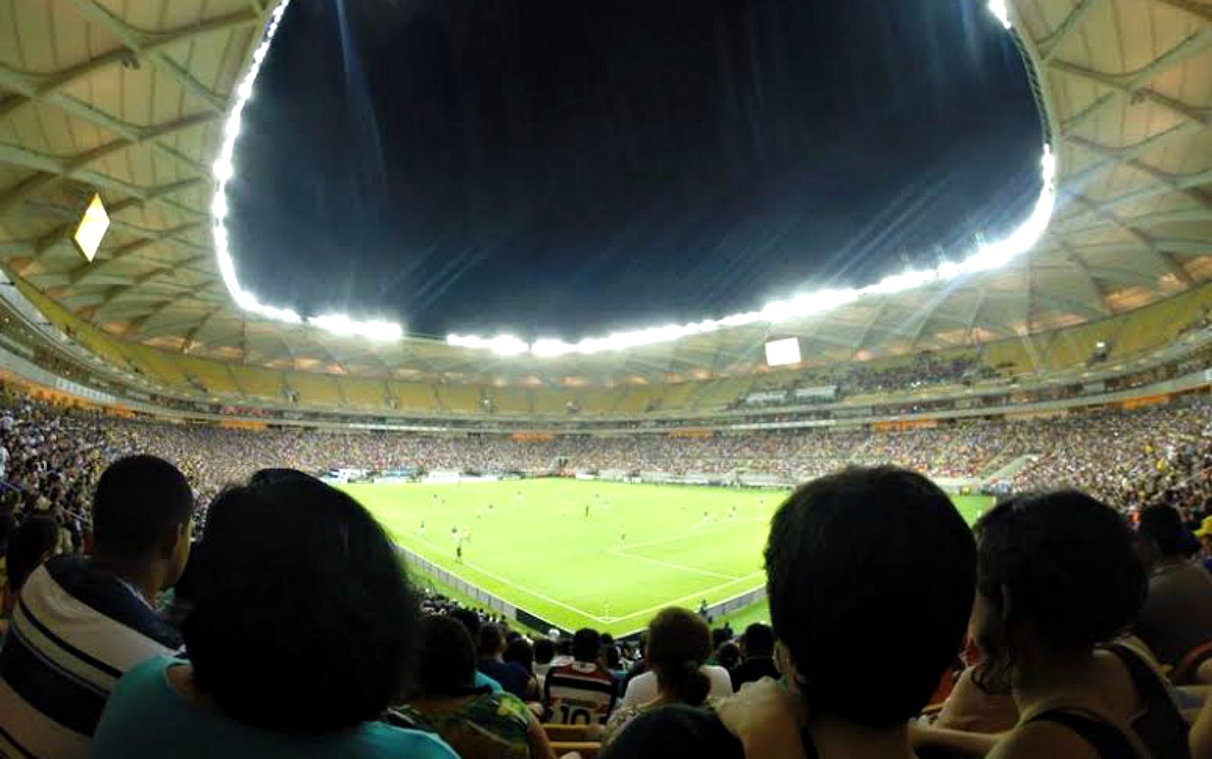 20 mil torcedores lotaram o estádio de Manaus para a Copa