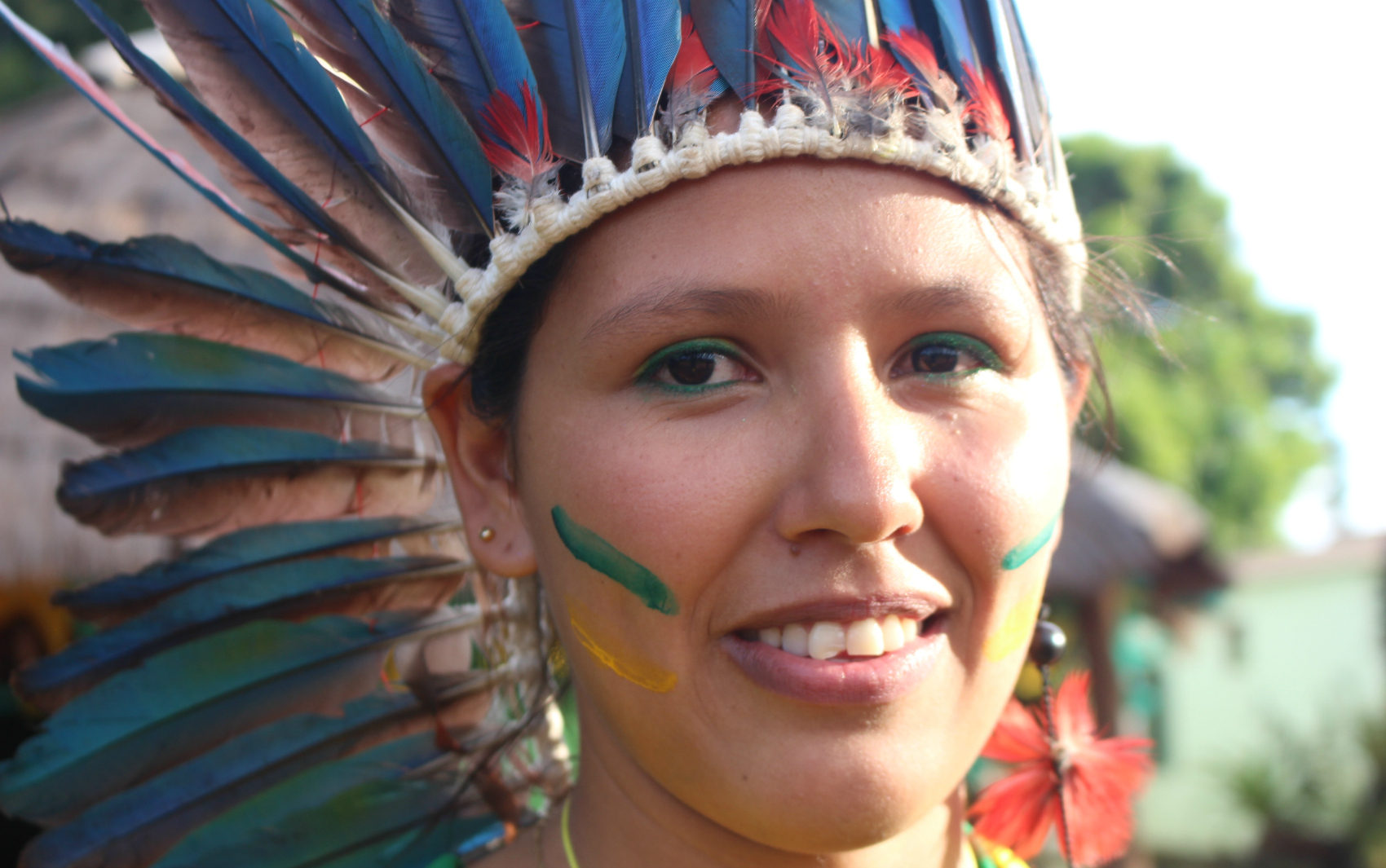 Indígena terena Diana Figueiredo, 24 anos, nascida e criada na aldeia Tereré, caprichou na maquiagem para o jogo.