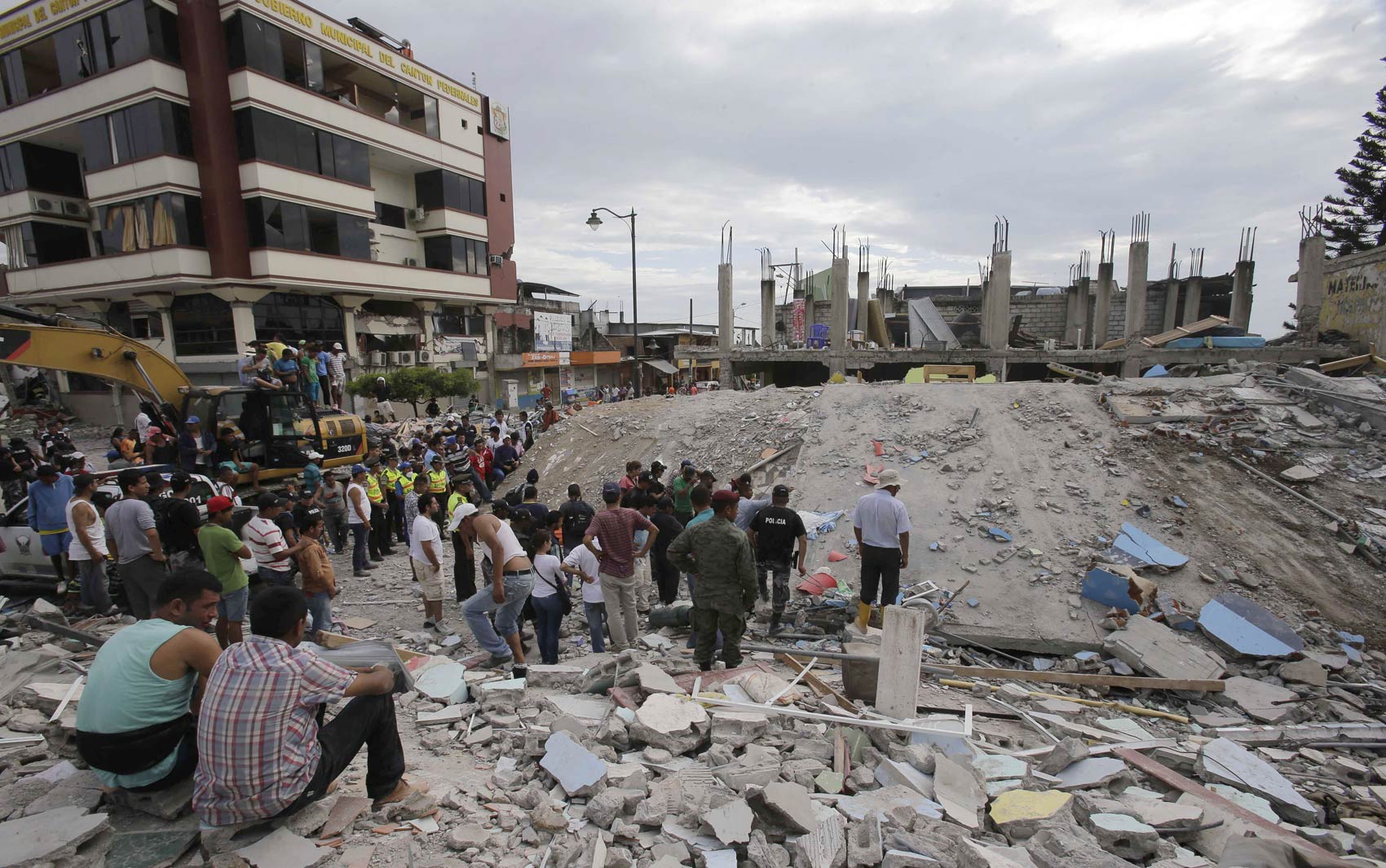 Землетрясение 3. Землетрясение в Эквадоре. Сильнейшее землетрясение. Последствия от сильных землетрясений. Землетрясение в горах.