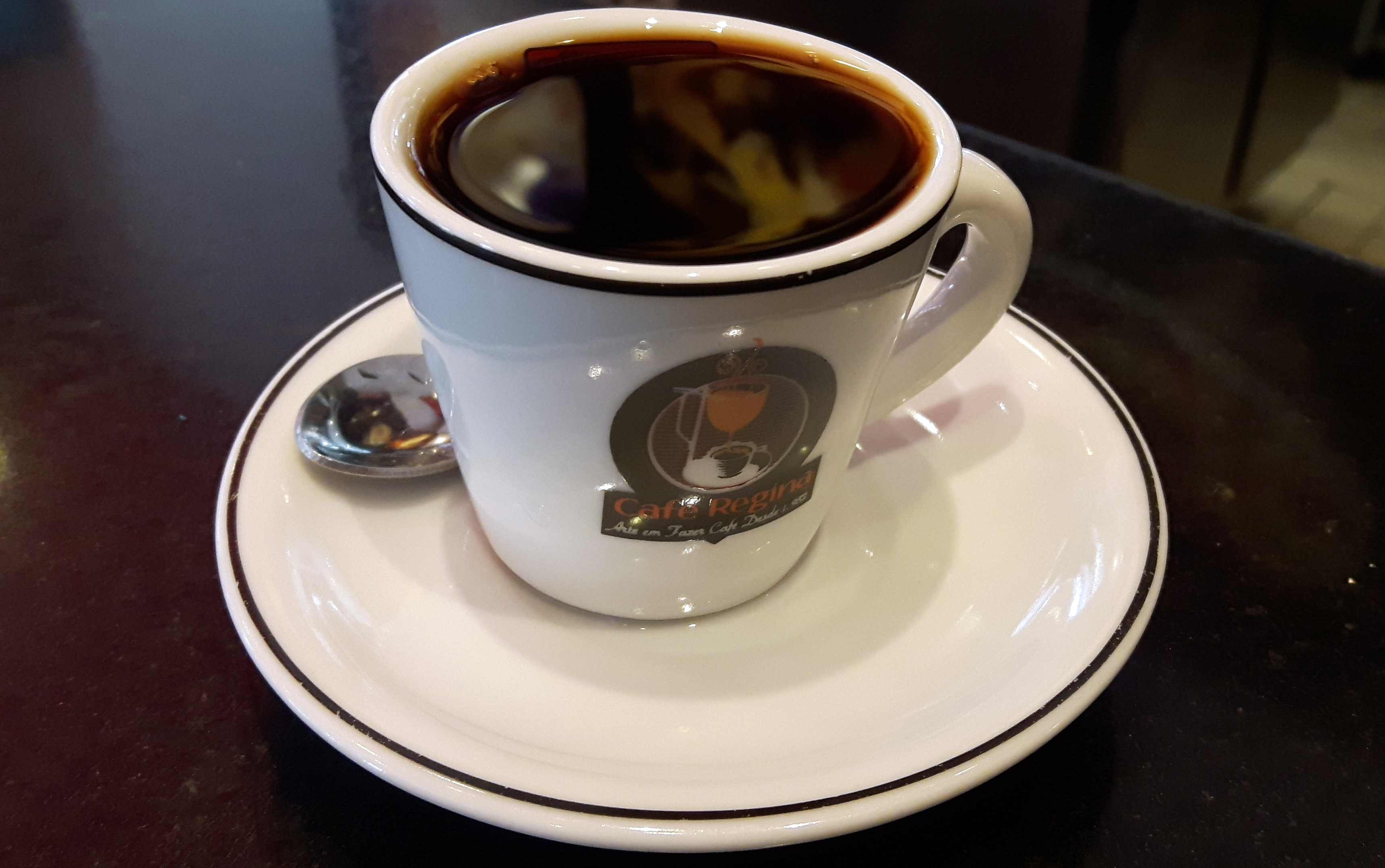 Pausa para um café é vista como momento de relaxamento (Foto: Roberta Steganha/ G1)
