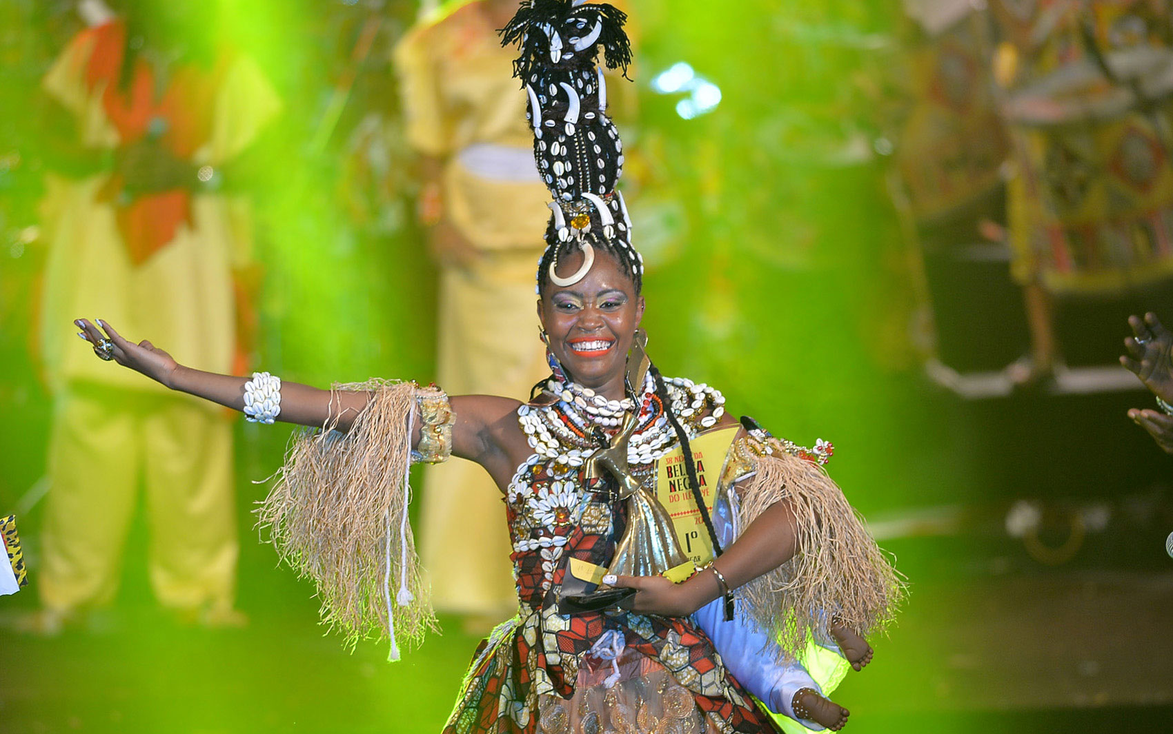 Gisele Santos Soares foi coroada 'Deusa do Ébano' em concurso do bloco afro