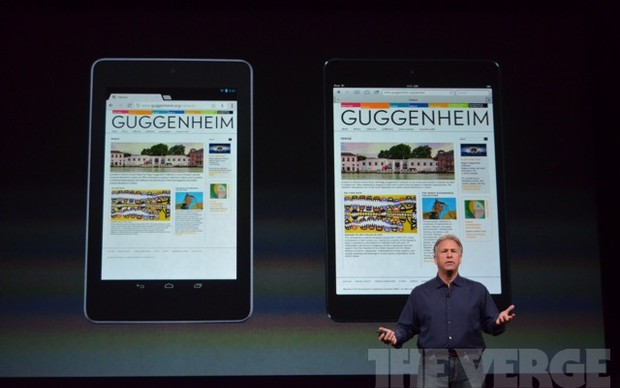 A tela do novo iPad mini comparado com o Nexus 7 com Android (Foto: Reprodução/The Verge)
