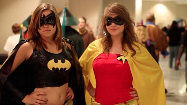 Versões femininas de Batman e Robin (Foto: Divulgação)
