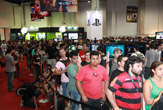 As grandes filas fizeram o público perder muito tempo para testar os games (Foto: Allan Melo/TechTudo)