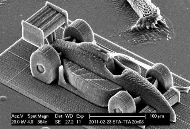 Carro de F1 impresso em nano-escala (Foto: Divulgação/Universidade de Tecnologia de Viena)