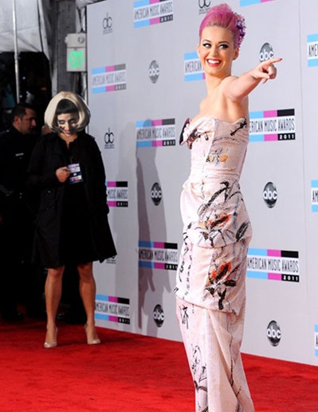 Lady Gaga protagoniza photobomb com Katy Perry (Foto: Reprodução)
