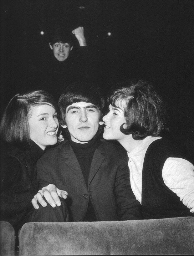 Paul McCartney "estraga" foto de George Harrison  (Foto: Reprodução)