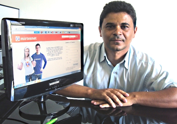 Carlos é o fundador da Mirtesnet, conhecida como o 'Facebook brasileiro' (Foto: Reprodução/GizmodoBR)