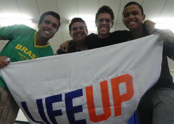 Eraldo Martins Guerra Filho à esquerda, em foto da equipe Life Up (Foto: Divulgação)